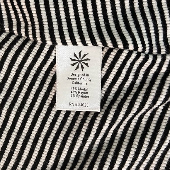 Athleta Striped Black and White Skirt workout athletic casual woman size small - Picture 4 of 4